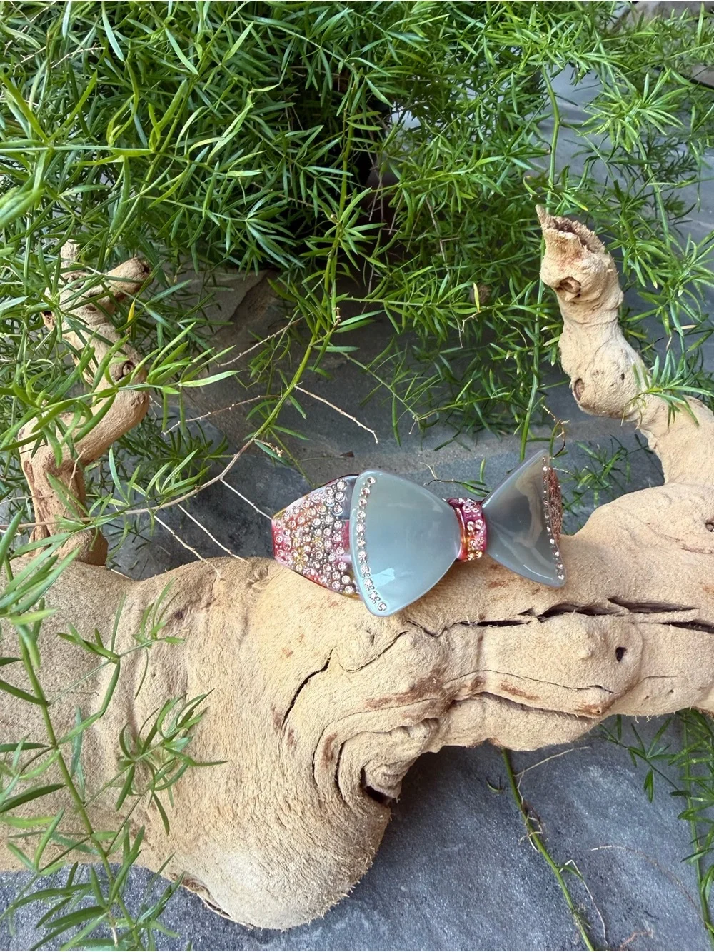 New🌟anthropologie-Elegant Marble Bow Hair Clip with Pink Crystal Accents